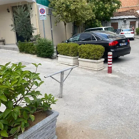公寓 Tirana Apartment *