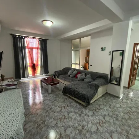 Tirana Apartment 地拉那